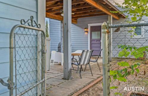 East Austin 2BR 1BA w Patio and Grill, Pet-Friendl Walk to 6th By Austin Vacay - Foto 13