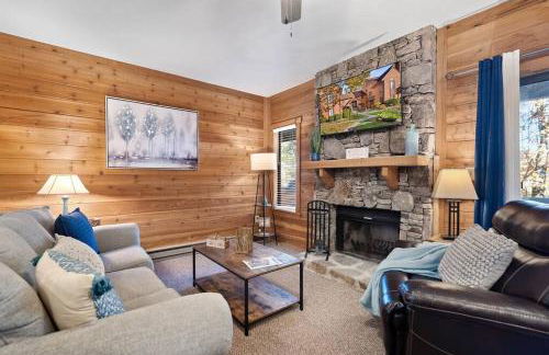 Beautiful Seven Springs- 2 Bed, 2 Bath Condo - Foto 7