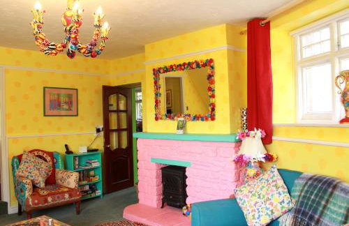 Historic Pike House with Beautiful Garden - Photo 18