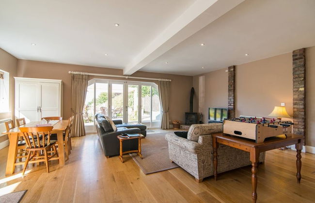 Super Spacious Barn Conversion With Free Wifi, Netflix Fireplace - Photo 11