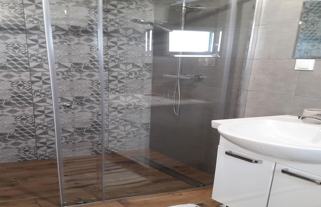 Luxurious Holiday Homes With Terrace - Photo 12