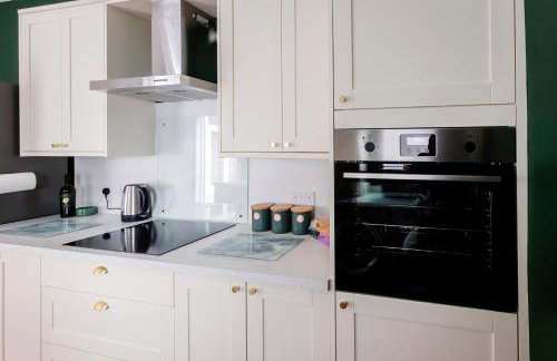 The Green House 3 Bed House - Contractors, Families, Close to city centre, Free Parking - Foto 17