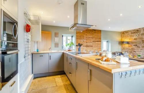 Beautiful Stone Barn with Hot Tub on a Quiet Farm - Foto 21