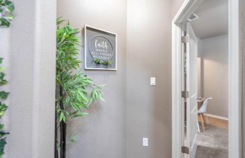 Sunset Retreat, Clean Modern 3BR, Garage, Near 191 - Foto 50