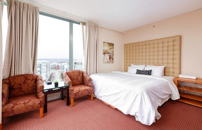 Airport Beautiful View 1 BDR Penthouse - Photo 3