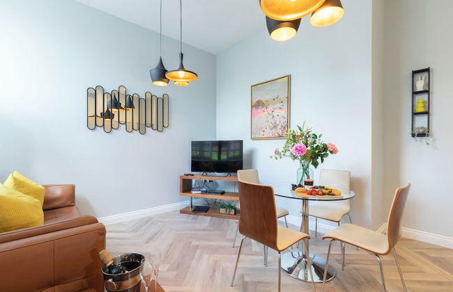 Elliot Oliver - Stylish 2 Bedroom Town Centre Apartment - Photo 11