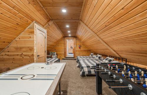 Rustic Retreat, Sleeps 20, Epic Game Room, Hot Tub, 20min to Yellowstone - Foto 38