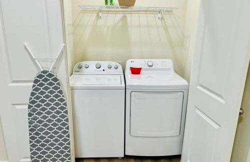 Apt 2 Bedrooms 2 Full Baths FREE Parking & FREE Laundry in Unit - Foto 32