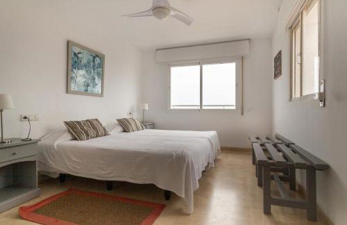 Modern apartment with pool on the beachfront in Marbella by SharingCo - Photo 29