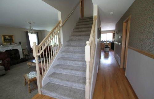 Five Bedroom Colonial Style Home - Foto 22