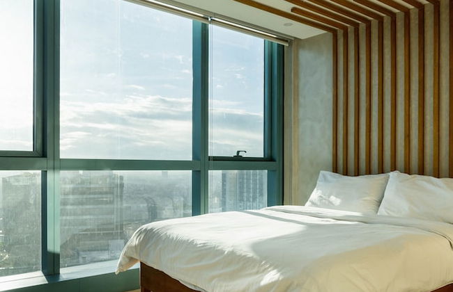 Luxury 2BR Gem in One Uptown, bgc - Photo 12