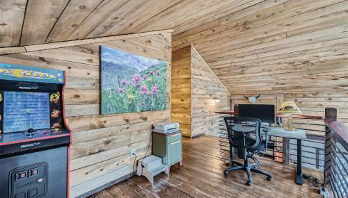 Alma Cabin 30 Mins to Breckenridge - Hot Tub - Game Room - Workstation - Starlink WiFi - Photo 3, Game Room