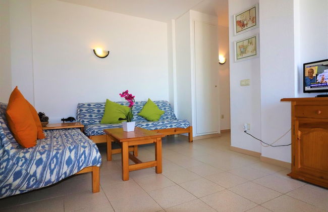 Apartment in Roses Near Sandy Beach - Photo 11