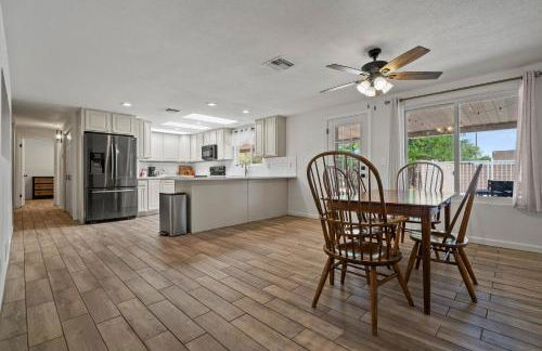 Luxe 4BR 2BTH l Pool & Grill l Central Location l Mountain View l Family Vacation l RV Site - Foto 9