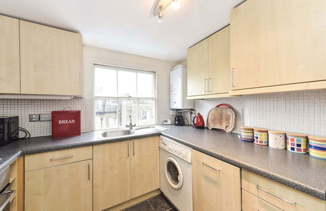 Smart 2 bedroom flat near Pimlico Tube - Photo 47