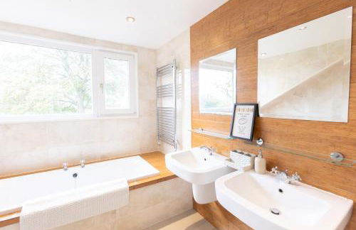 Grand 5BR Home in Market Harborough with Parking - Foto 24