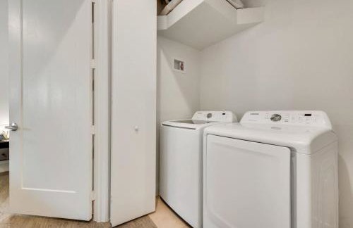 Sleek loft style 2BR I Gym I Parking I Workspace - Foto 14