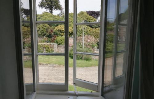 The Old Stables of heritage Tregrehan Garden Cottages on South Coast - Photo 27
