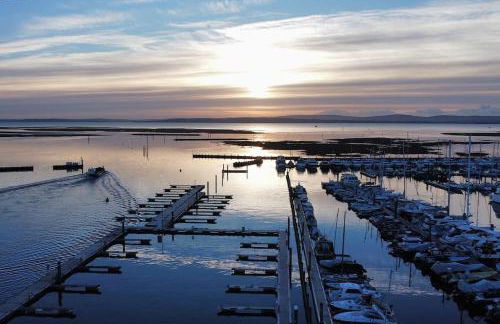 May Cottage - Heart of Vibrant Village & 10 mins Walk to Beach - Photo 23