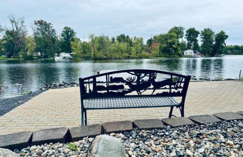 Paradise Island escape Riverfront in Clay, NY - Foto 43