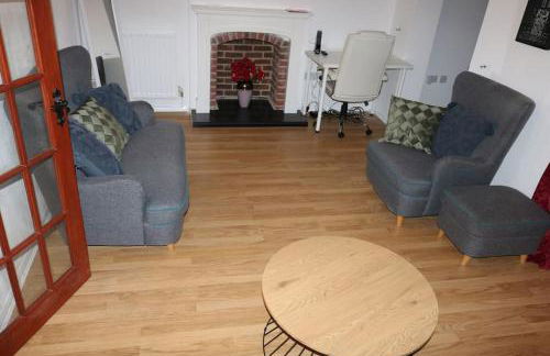 Entire -4 Bedrooms Detached House with Driveway - Foto 22