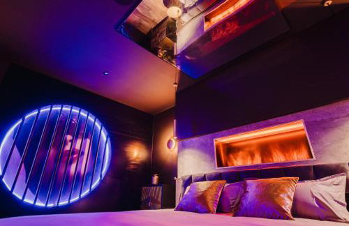 Love Room Les Private Places - Lit King Size et Jacuzzi Privé - Photo 5