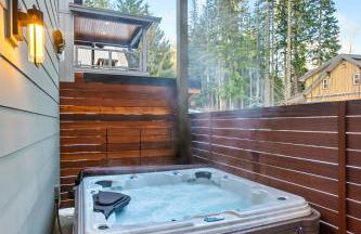 LUXE Hyak Retreat with Sauna, Hot Tub, Game Room, 6BR - Foto 6