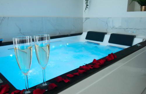 L'émeraude - Cocon Amoureux Balnéo,Clim,Balcon - Foto 4