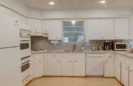 Owl Hoot Lake Retreat- Dock, beach & wooded haven! - Foto 27