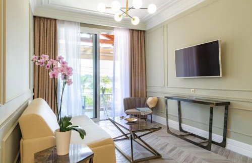 Ormos Luxury Suites Elia - Photo 1