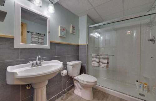 Large Deck and Resort Amenities Lake Ariel Retreat - Foto 21