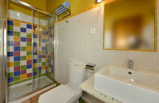 Piscina climatizada y cubierta 365 dias en Casa Rural con Encanto El Puentuco una de las casas mas valoradas de Cantabria - Foto 22