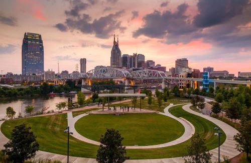 Modern Duplex - 1 mile from Robust Nightlife - Foto 30