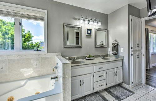 Pet-Friendly Maple Grove Gem with Private Yard! - Foto 21