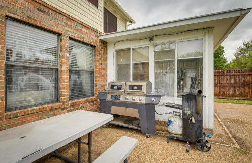 Family-Friendly Arlington Home with Private Yard! - Foto 3