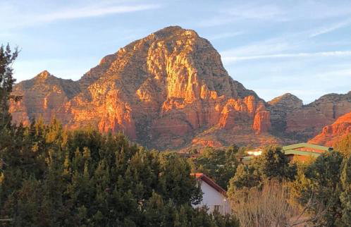 Luxe Boutique-Style Home w/Indoor Hot Tub - Foto 8