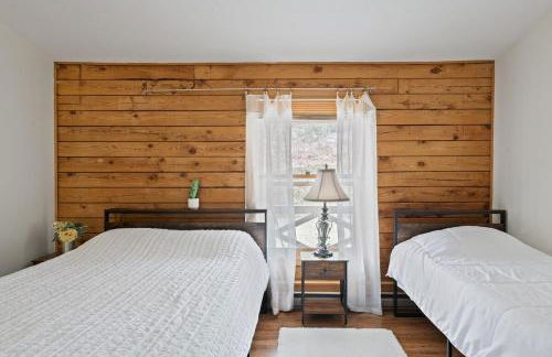 5 min to Lake Chic Cozy Hot Tub - Foto 28