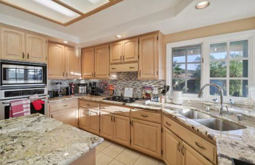 Entire Private Home with 5 Bedrooms 4 Bathrooms, 3-Acres Estate, 3000 sqft, near Winery in Fallbrook, Available Now - Foto 4