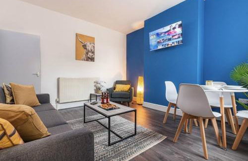 Sedgley-Wolverhampton-Contractors -4 beds-Parking - Foto 1