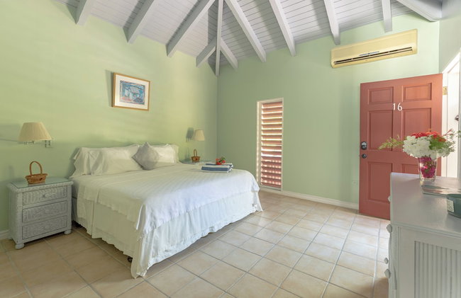 Fort Recovery Beachfront Villa & Suites Hotel - Photo 4