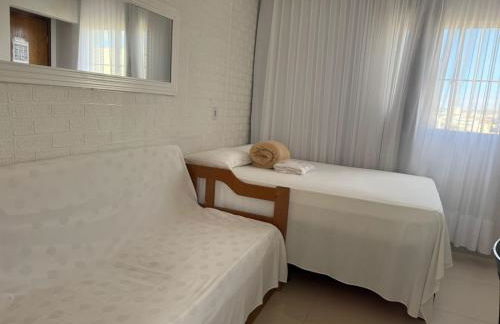 Kitnet310 centro, linda vista janela,tv smart, ar - Foto 14