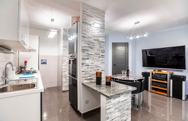 Modern apt Close to Znjan Beach, With big Terrace - Photo 8