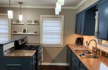 Large Cozy House Near NexusPark Air Hockey - Foto 10