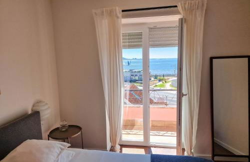 Riverfront 2 Bedrooms with Balcony - Photo 28