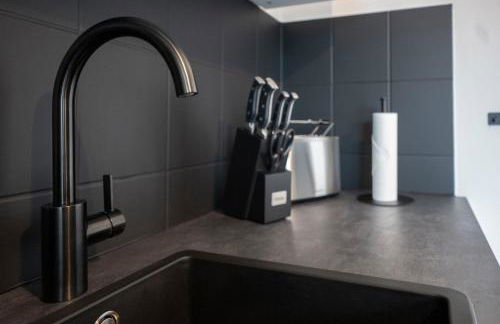 Black & White Apartment - Balkon, Netflix, Nespresso, Zentral, Messe - Foto 5