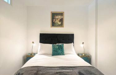 The County Staycation - Photo 23