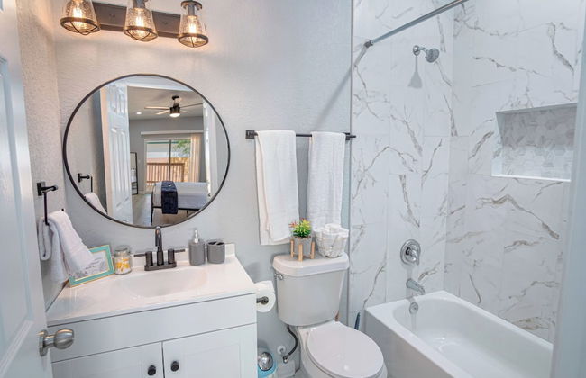 Newly Remodeled 4BR 2BA Near Amazing Downtown - Photo 19