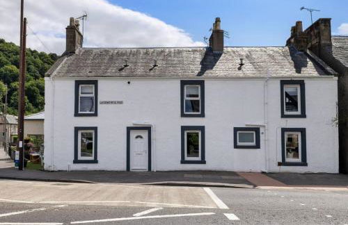 Kilted Quarter by The Wallace Monument - Photo 22