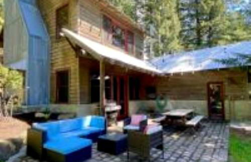 Immaculate Cabin Rental with a Hot Tub next to Lake Pend Oreille in Bonner County, Idaho - Foto 1
