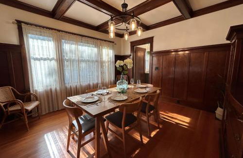 *Boho Bungalow-King-Backyard-Full Kitchen-W/D* - Foto 6